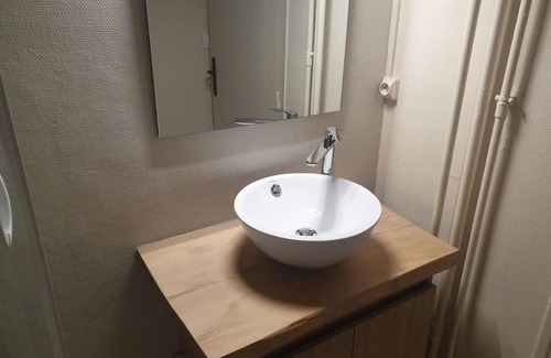Saint-Egreve Apartment | Cozy Studio Retreat: Child-Friendly and Peaceful Stay