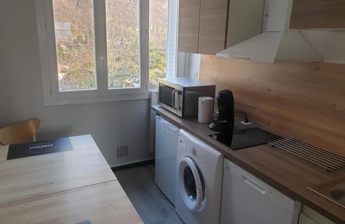 Saint-Egreve Apartment | Cozy Studio Retreat: Child-Friendly and Peaceful Stay