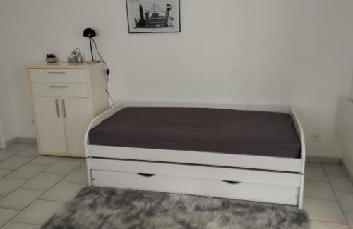 Saint-Charles du Port Apartment | Cozy Studio with Netflix and WiFi - Rated 8.7/10!