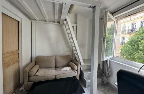 4th Arrondissement Apartment | Cozy Studio Chartreux: Ideal for Your Getaway