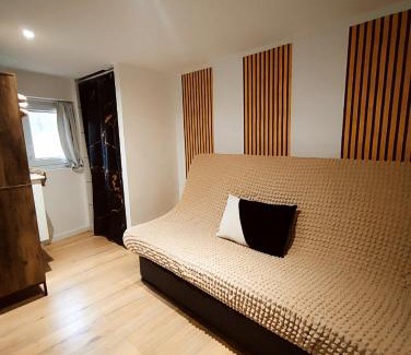 Aubagne Apartment | Stylish Studio in the Heart of Aubagne, Pet Friendly Stay