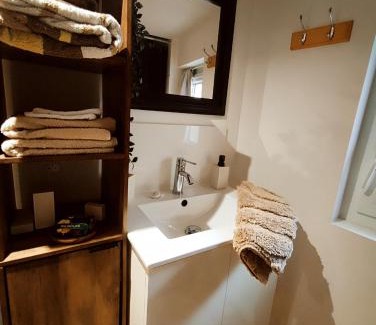 Aubagne Apartment | Stylish Studio in the Heart of Aubagne, Pet Friendly Stay
