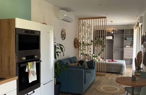 Villanova Apartment | Cozy Studio with Private Pool and Ocean View Getaway