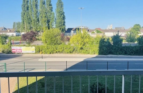 Paron Apartment | Inviting Studio Near the Train Station with Great Amenities