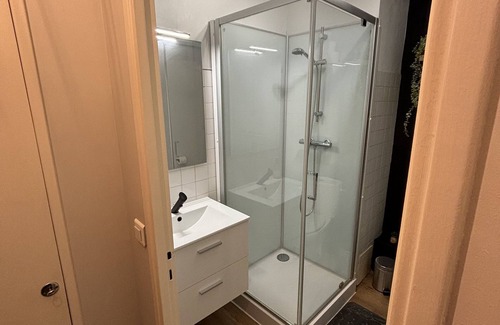 Paron Apartment | Inviting Studio Near the Train Station with Great Amenities