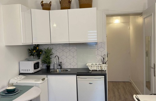 Bagneux Apartment | Cozy Studio Near Paris - Ideal for Family Getaways