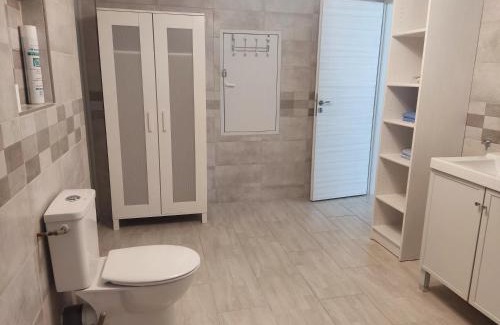 Castillon-du-Gard Apartment | Inviting Studio with Ocean View in Castillon du Gard