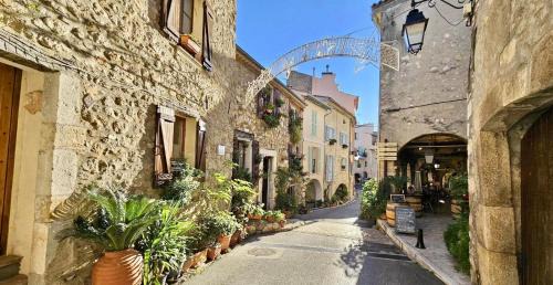 Le Broc Bed & Breakfast | Independent Studio Le Broc: Pet-Friendly Retreat Awaits!