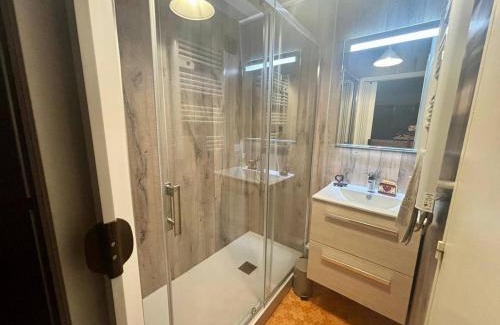 Les Angles Apartment | Cozy Mezzanine Studio with WiFi, Near Ski Slopes in Les Angles