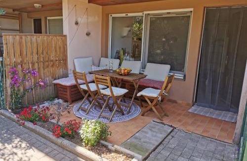 Giens Apartment | Inviting Studio Steps from the Ocean with Family-Friendly Amenities