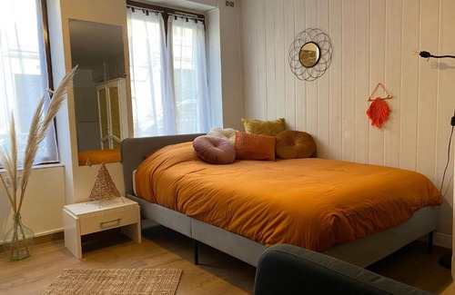 Haie Vigne Apartment | Inviting Studio Near City Center | Child-Friendly Amenities