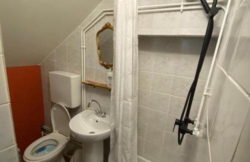 Haie Vigne Apartment | Inviting Studio Near City Center | Child-Friendly Amenities