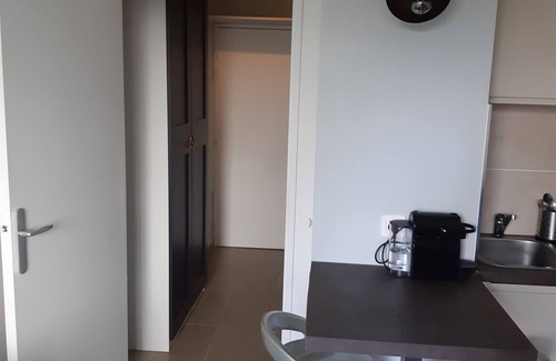 La Source Apartment | Inviting Studio Near Paris for Family-Friendly Stays