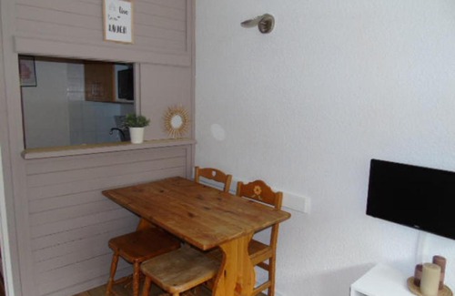 Valfrejus Apartment | Cozy Studio Near Gondola with Balcony & Pet-Friendly Stay