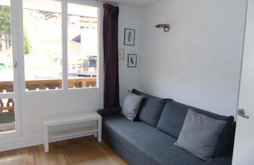 Valfrejus Apartment | Cozy Studio Near Gondola with Balcony & Pet-Friendly Stay