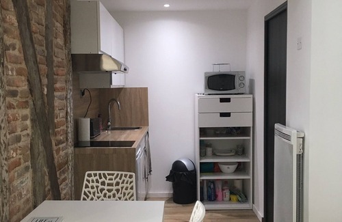 Saint - Michel Apartment | Modern Studio by Metro: Family-Friendly with Kitchen Access