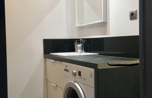 Saint - Michel Apartment | Modern Studio by Metro: Family-Friendly with Kitchen Access