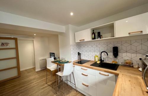 Teilhard Apartment | Modern Studio in Beaumont with Great Guest Reviews