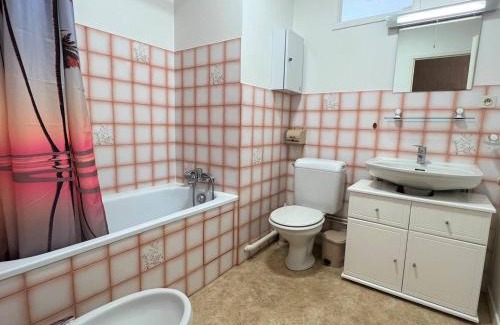 Cambo-les-Bains Apartment | Cozy T1 Bis in Cambo-les-Bains with Balcony & Parking