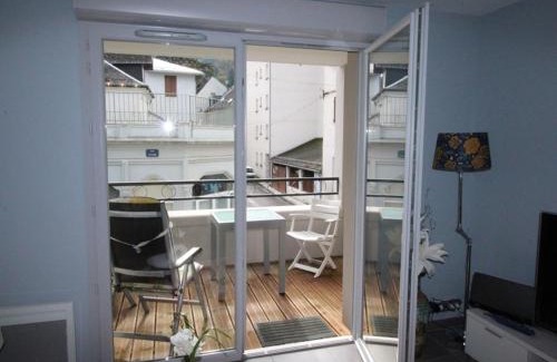 Bagneres-de-Luchon Apartment | Cozy T2 in Luchon: Family-Friendly Comfort Near Thermes