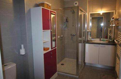 Bagneres-de-Luchon Apartment | Cozy T2 in Luchon: Family-Friendly Comfort Near Thermes