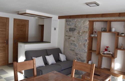 Pralognan-la-Vanoise Apartment | Modern 2-Room Apartment in Pralognan-la-Vanoise with Terrace