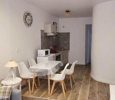 Cite Apartment | Cozy T2 in the Heart of Narbonne - Family-Friendly Stay