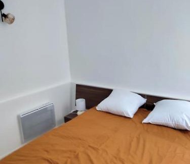 Cite Apartment | Cozy T2 in the Heart of Narbonne - Family-Friendly Stay