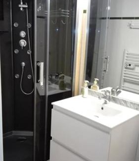 Les Angles Apartment | Cozy T2 with Private Cabin and Relaxing Terrace Retreat