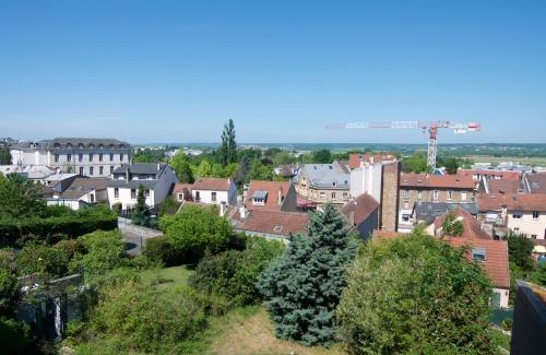 Saint-Cyr-l'Ecole Apartment | Convenient Appart'Hotel Versailles with Family-Friendly Amenities