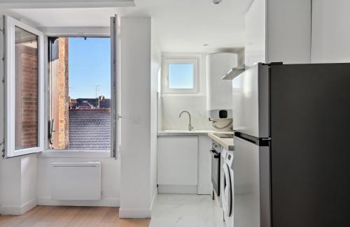 La Norville Apartment | Delightful T2 in the Heart of Arpajon - Family-Friendly Stay