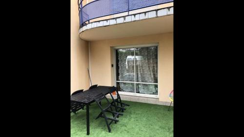 Saint-Ave Apartment | Cozy T2 with Private Parking & Terrace Near Vannes