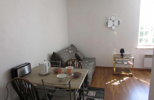 Etel Apartment | Cozy T2 Near Étel Port & Beaches - Family and Pet Friendly