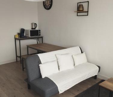 Faubourg North Apartment | Kid-Friendly Comfort at T2 Dijon Congrexpo - Guest Rated 8.8