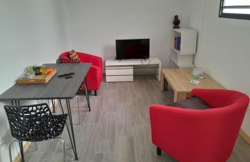 Remire Montjoly Apartment | Inviting T2 Meublé with Pool Access for Your Getaway