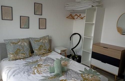 Coudekerque-Branche Apartment | Cozy T2 Near Dunkerque - Pet and Child Friendly Stay