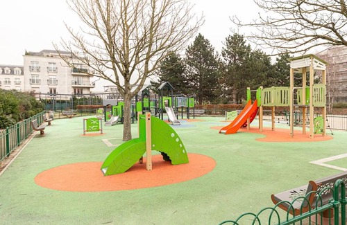 Noisy-le-Grand Apartment | Family-Friendly T2 Near Disney with Great Guest Rating