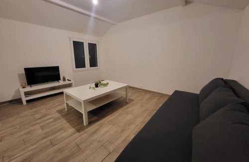 Drancy Apartment | Convenient T2 Near Transport - Pet Friendly Getaway