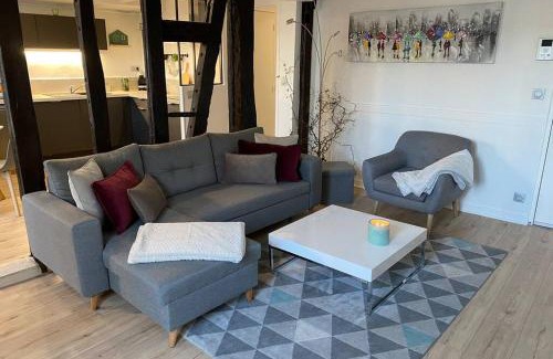 Limoges Apartment | Elegant T3 in City Center with Parking - Rated 9.6/10