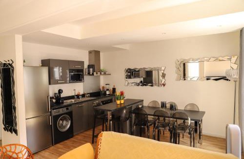 Blatin Apartment | Inviting T3 JAUDE with Terrace and Garage for Families