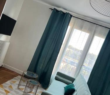 Centre-Ville Apartment | Family-Friendly T4 in Pontoise Centre with Top Ratings