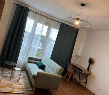 Centre-Ville Apartment | Family-Friendly T4 in Pontoise Centre with Top Ratings