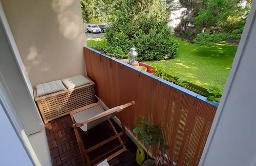 Viroflay Apartment | Enchanting T5 Retreat in Nature, Just 20 Minutes from Paris