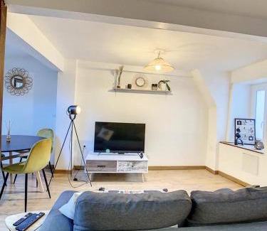 Chantilly Apartment | Central Triplex in Chantilly with Family-Friendly Amenities