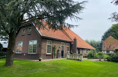 Zandhuizen Apartment | Enjoy Oceanfront Comfort at Charmantbuiten - Rated 9.1/10