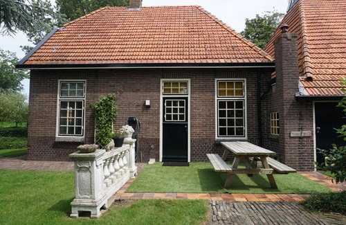 Zandhuizen Apartment | Enjoy Oceanfront Comfort at Charmantbuiten - Rated 9.1/10