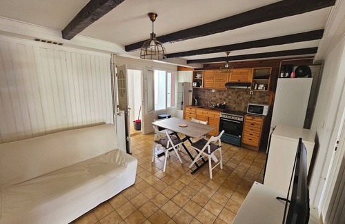 Fosses House | Cozy 3-Room Garden Retreat with Hot Tub & Breakfast
