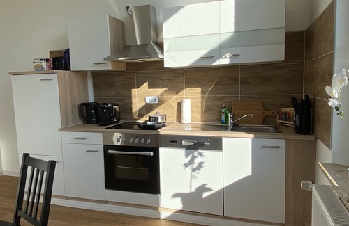 Wolthusen Apartment | Refined Altbauwohnung Near Kesselschleuse with Breakfast