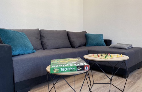 Wolthusen Apartment | Refined Altbauwohnung Near Kesselschleuse with Breakfast