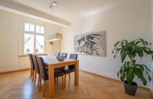 Breite Apartment | Elegant Riverside Apartment: Rated 9.6/10 & Family-Friendly